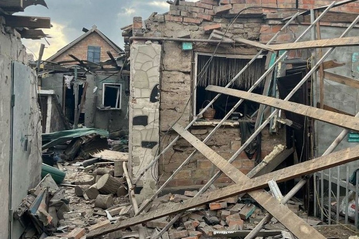 На Нікопольщині четверо поранених у тому числі дитина: ворог бив дронами і артою по житлових будинках 1 На Нікопольщині четверо поранених у тому числі дитина: ворог бив дронами і артою по житлових будинках