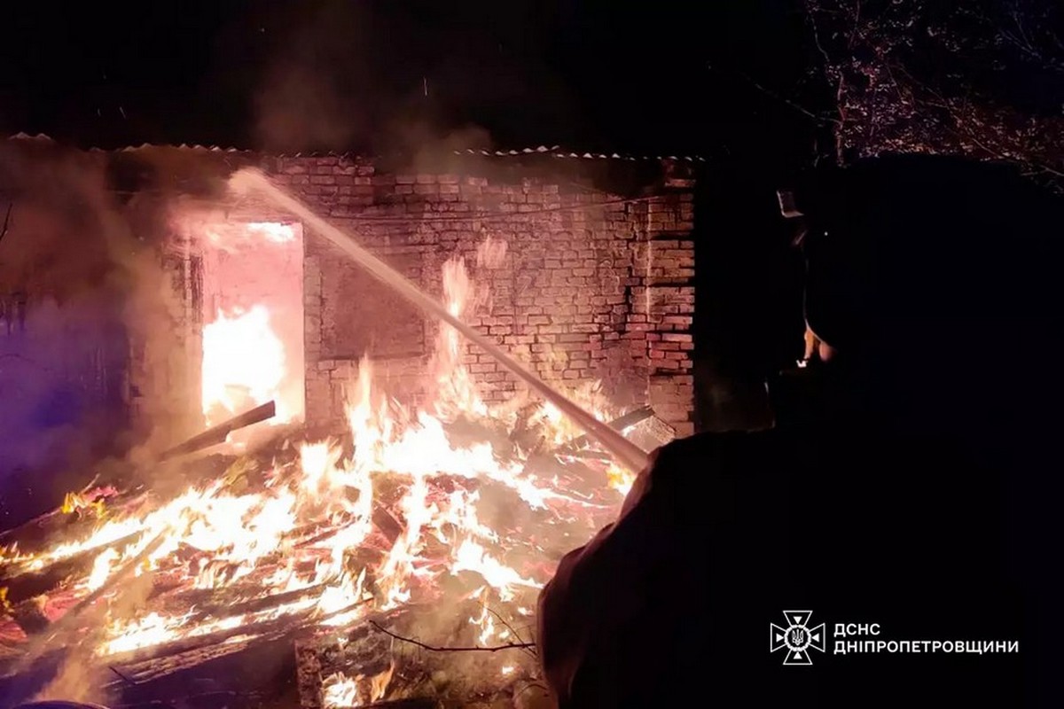 У Нікополі горів приватний житловий будинок на площі 80 кв.м.