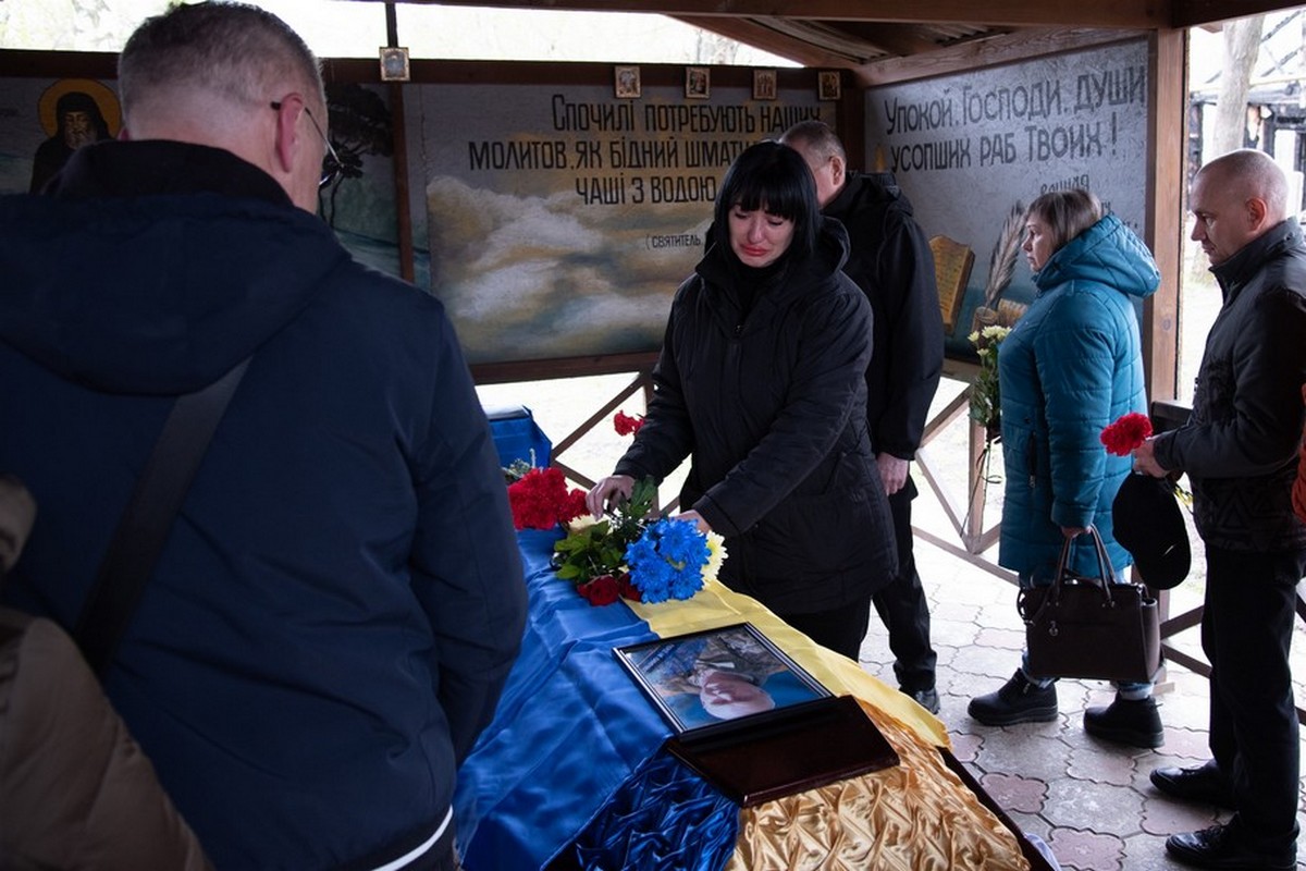 Загинув біля Новопавлівки: Нікополь сьогодні провів в останню путь Героя, який захищав Україну понад три роки 1 Загинув біля Новопавлівки: Нікополь сьогодні провів в останню путь Героя, який захищав Україну понад три роки