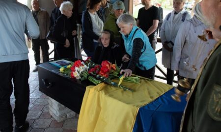 Довгий час вважався зниклим безвісти… У Нікополі сьогодні провели в останню путь Героя (фото) 1 Довгий час вважався зниклим безвісти… У Нікополі сьогодні провели в останню путь Героя (фото)