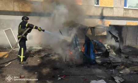 У Нікополі ворожий дрон влучив у «Nissan»: автівка згоріла 45 У Нікополі ворожий дрон