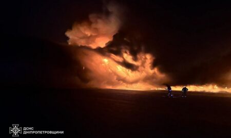Триває ліквідація наслідків удару: рятувальники показали наслідки атаки на Дніпропетровщину 23 квітня