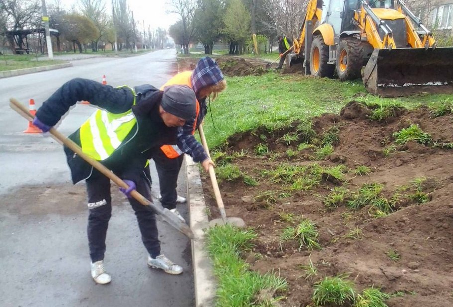 Чим займалися комунальники Марганця на початку квітня (фото) 1 Комунальники Марганця 9