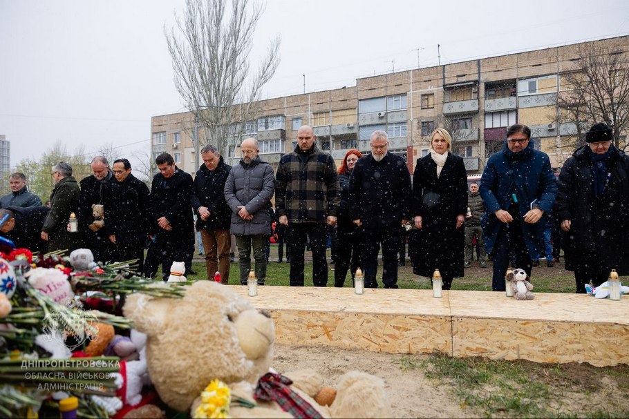 515 загиблих і понад 3 тисяч поранених в області: Кривий Ріг відвідали надзвичайні та поважні посли з різних країн світу 1 Кривий Ріг відвідали надзвичайні та поважні посли з різних країн світу 6