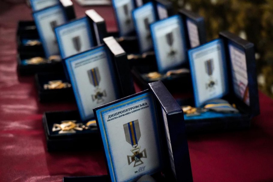 начальник Дніпро ОВА відзначив військових державними і обласними нагородами 2