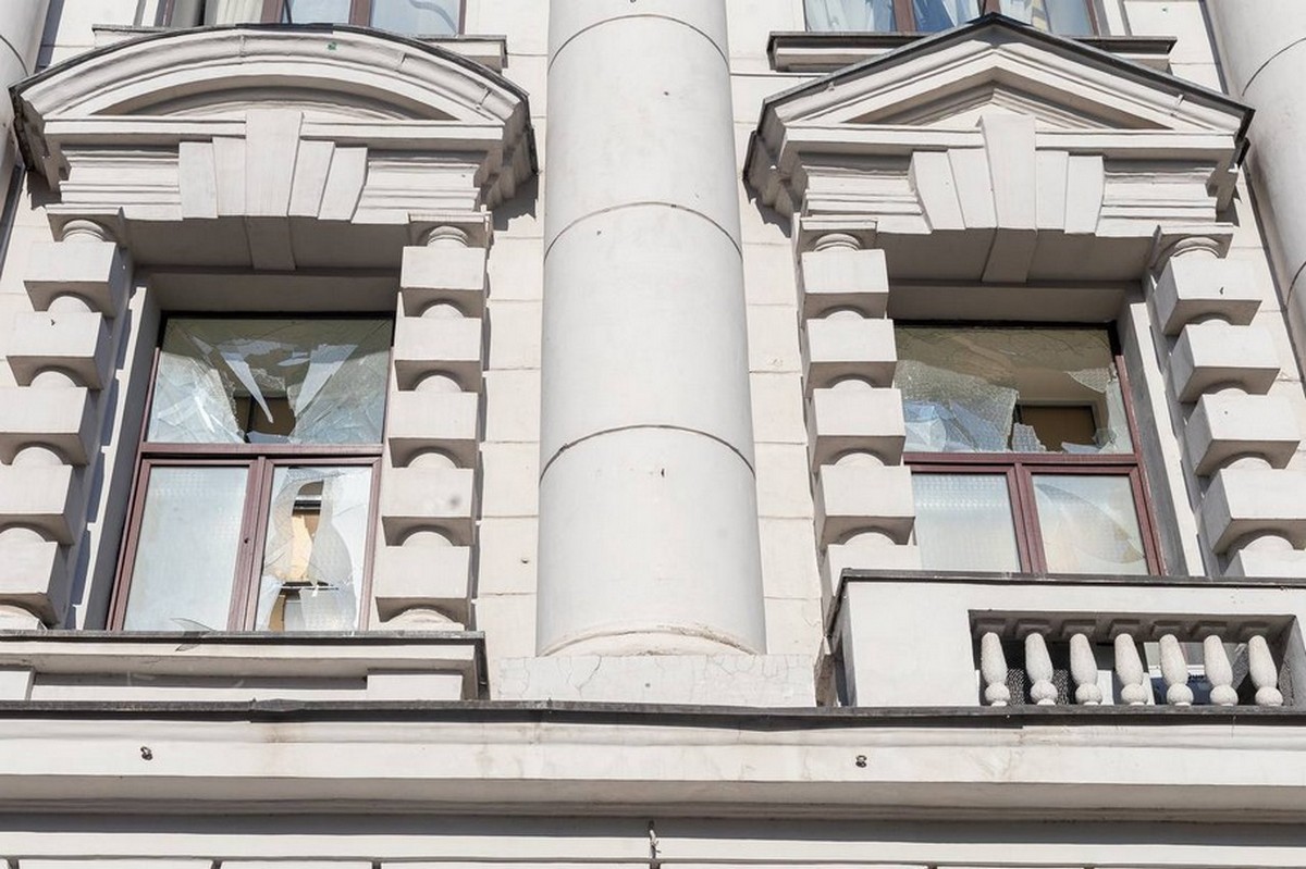 Ворожі дрони атакували будівлю облради у Дніпрі (фото) 1 Ворожі дрони атакували будівлю облради у Дніпрі (фото)