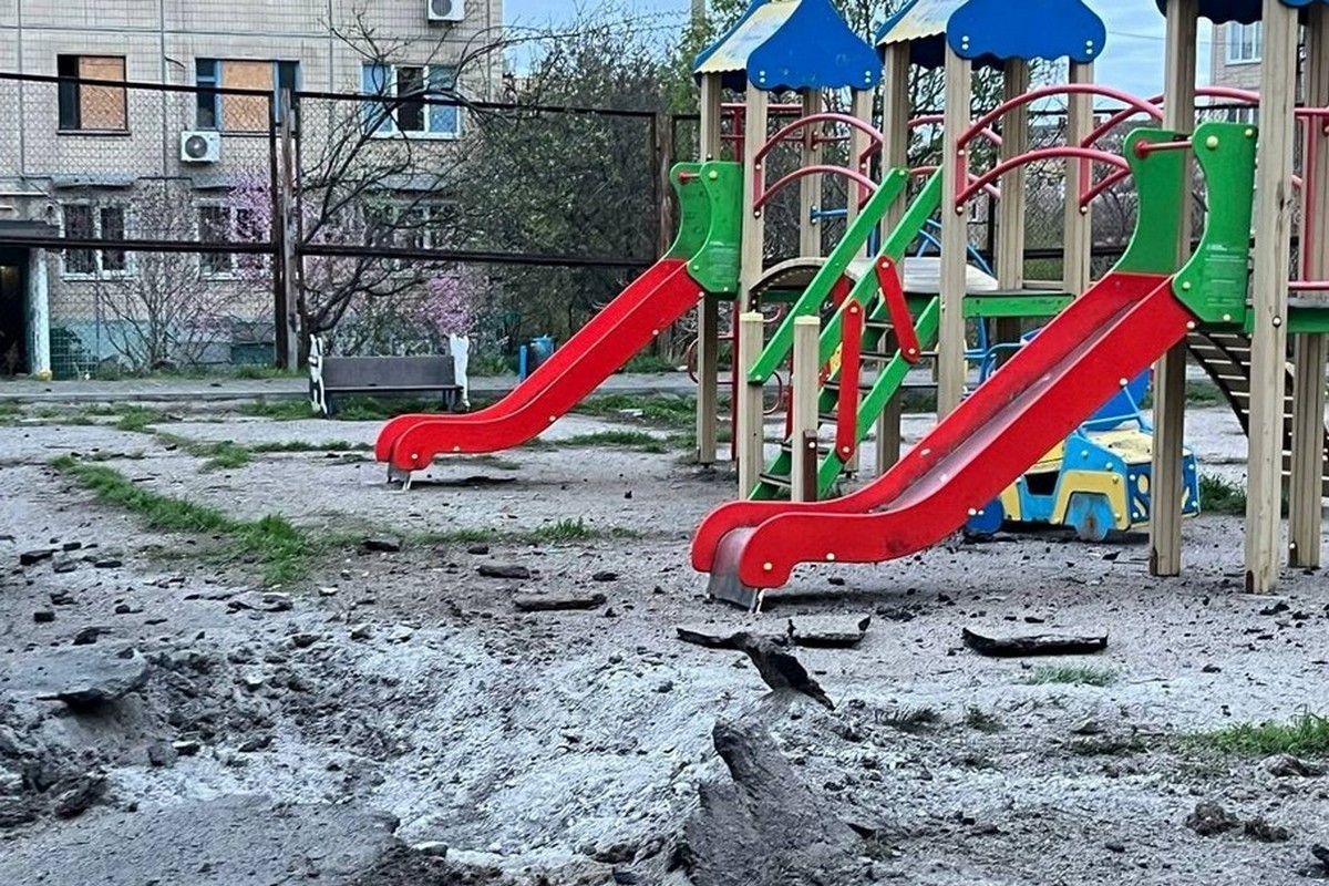 Ворог обстріляв багатоповерхівки у Нікополі, під ударом була і Марганецька громада 1 Ворог обстріляв багатоповерхівки у Нікополі, під ударом була і Марганецька громада