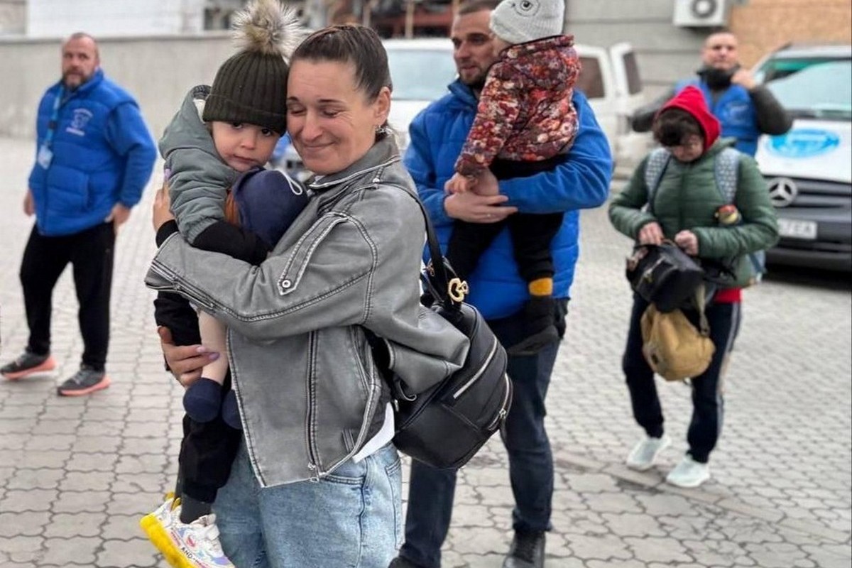 Триває евакуація мешканців прифронтового району Дніпропетровщини на Закарпаття 1 Триває евакуація мешканців прифронтового району Дніпропетровщини на Закарпаття