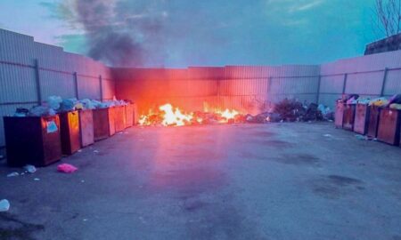 У Кам’янському біля Нікополя невідомі підпалили сміття, влаштувавши пожежу