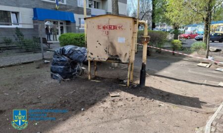 Жахливий обстріл Нікополя з багатьма пораненими стався 10 квітня. Прокуратура показала фото з місця ворожого удару. Розпочато розслідування.
