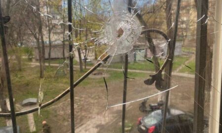 У Нікополі понівечено багатоповерхівку: ворог атакував район ввечері і вранці