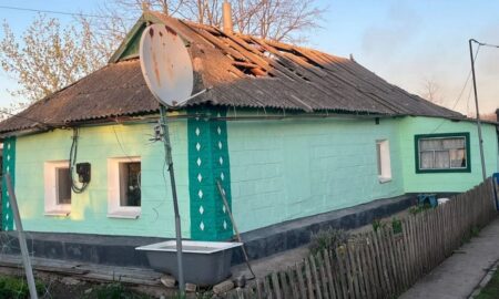 Через обстріли на Нікопольщині постраждала 78-річна жінка, ворог атакував область КАБом, вранці знову гучно