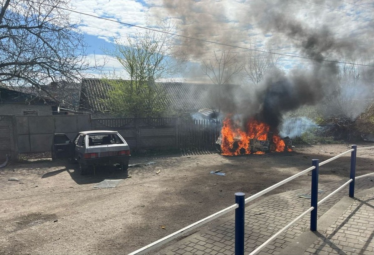 У Нікополі ворог вбив двох чоловіків, п’ятеро людей поранені 17 квітня  (фото) 1 У Нікополі ворог вбив двох чоловіків, п’ятеро людей поранені 17 квітня  (фото)