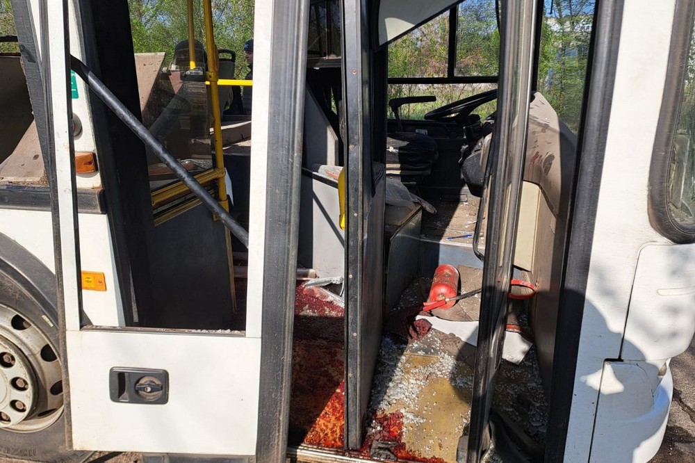 Збільшилася кількість загиблих і постраждалих у Марганці внаслідок удару по автобусу (фото)