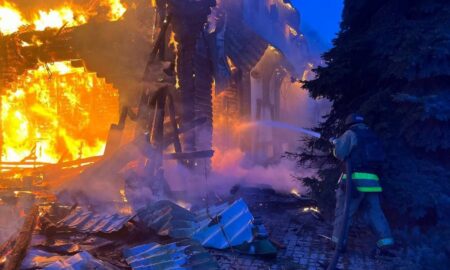 У Нікополі горів ресторанний комплекс, у Дніпрі є загиблий і поранений – важка ніч 30 квітня на Дніпропетровщині