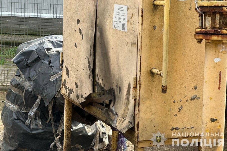 Ворожий дрон поранив 12 людей у Нікополі, є тяжкі: подробиці і фото від поліції 1 у Нікополі 4