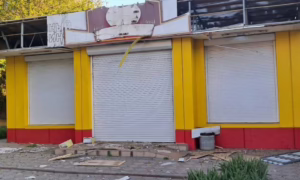 У Нікополі понівечено басейн, магазини, багатоповерхівки, спортклуб, обстрілював ворог і район (фото)