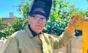 «Найважче — коли приїжджаєш, а у людей ні світла, ні тепла» -  електрогазозварник з Нікопольщини про свою роботу