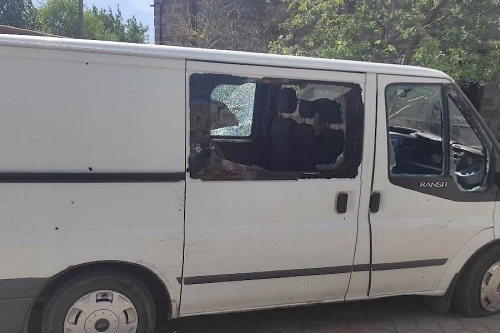 На Нікопольщині ворог вдарив по автівці, гатив по будинках: четверо поранених на Дніпропетровщині за добу