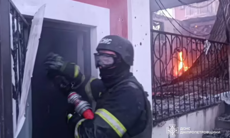 В будинок у Нікополі влучив FPV-дрон, площа пожежі склала 225 кв.м: ДСНС (фото)