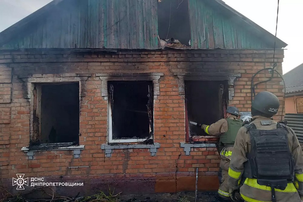 Смертельна пожежа у Нікополі сталася сьогодні вранці: є загиблий і постраждалі (фото)