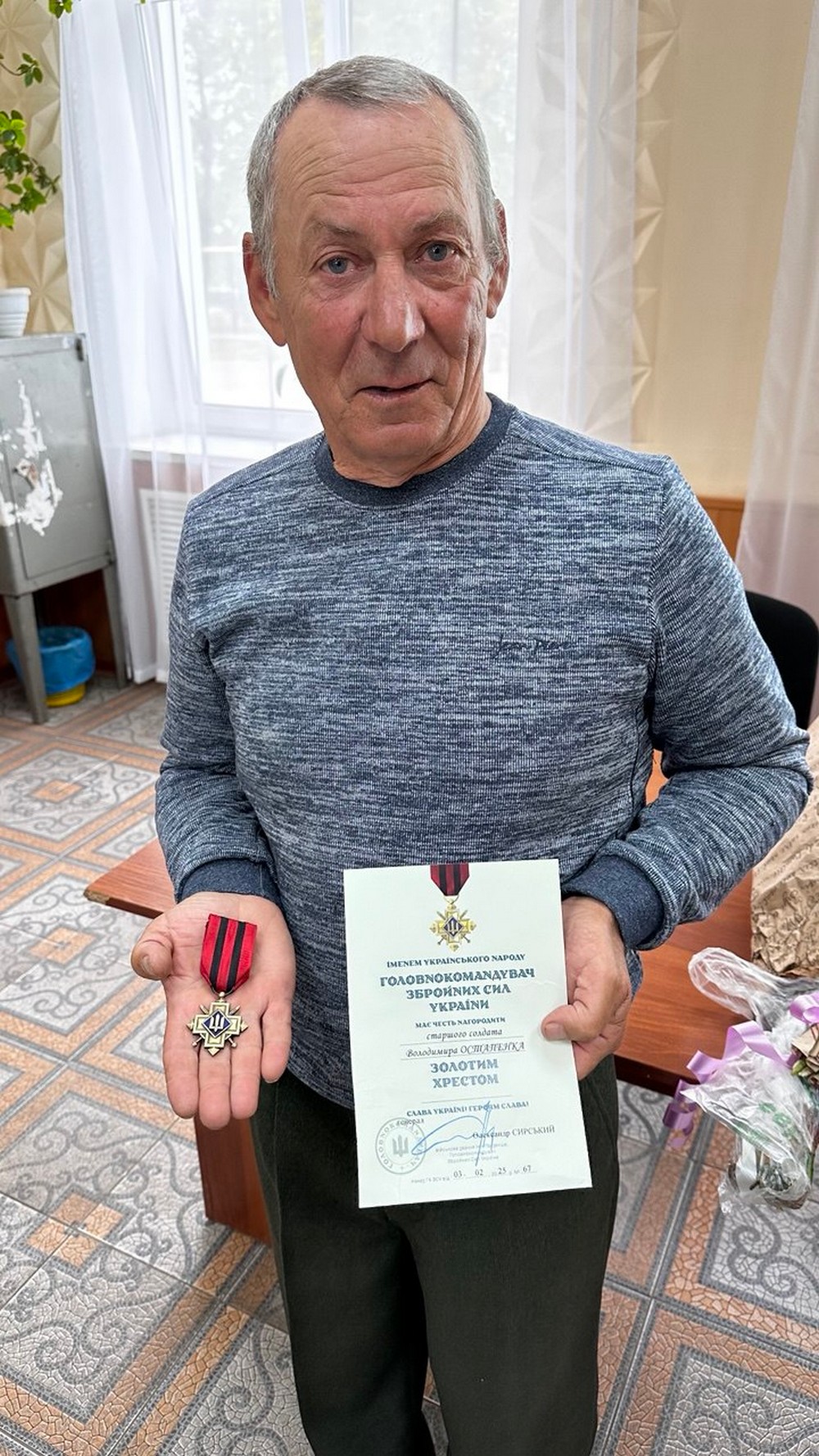 Врятував десятки побратимів: боєць з Нікопольщини отримав одну із найвищих державних відзнак Золотий хрест