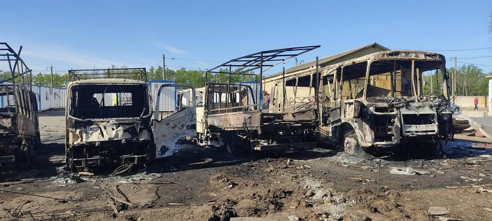 На Дніпропетровщині сьогодні окупанти атакували базу дорожньої компанії: поранено працівників, знищено техніку