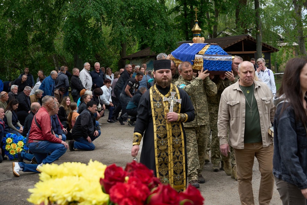 У Нікополі сьогодні провели в останню путь Захисника: фото