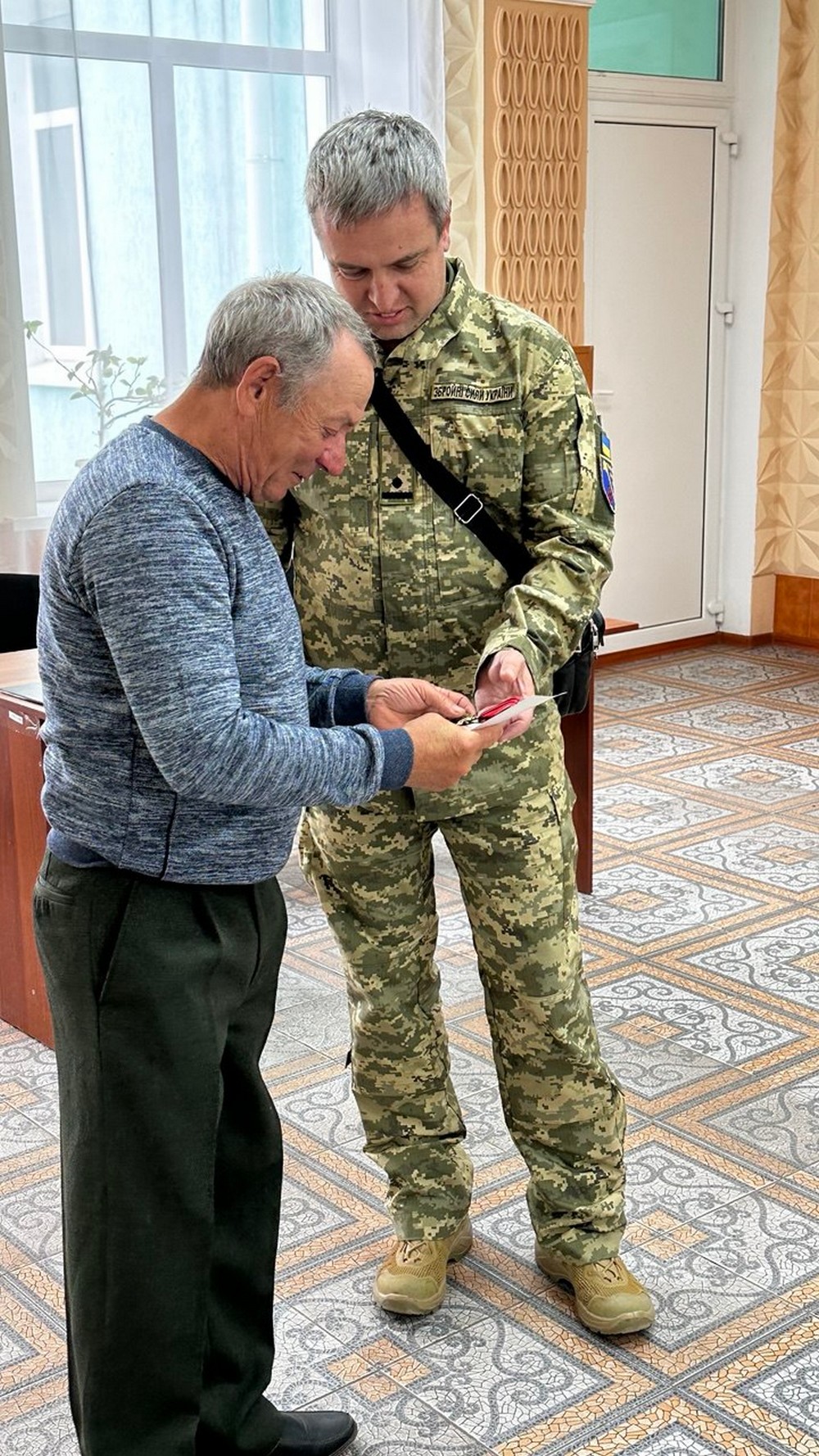 Врятував десятки побратимів: боєць з Нікопольщини отримав одну із найвищих державних відзнак Золотий хрест