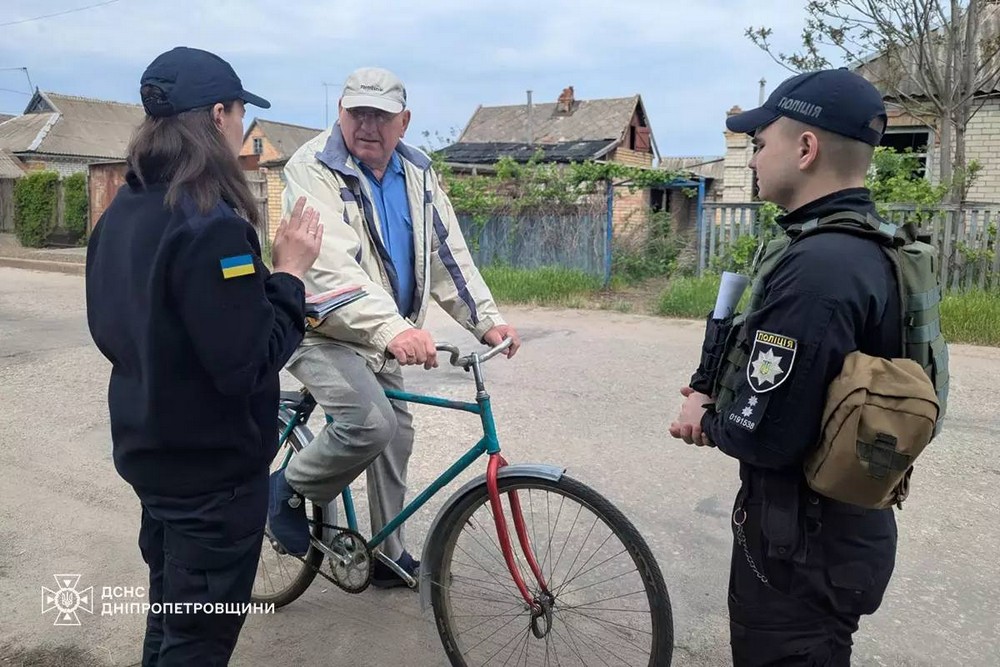 З мешканцями приватного сектору Нікополя, де під час пожежі було виявлено тіло чоловіка, провели бесіди