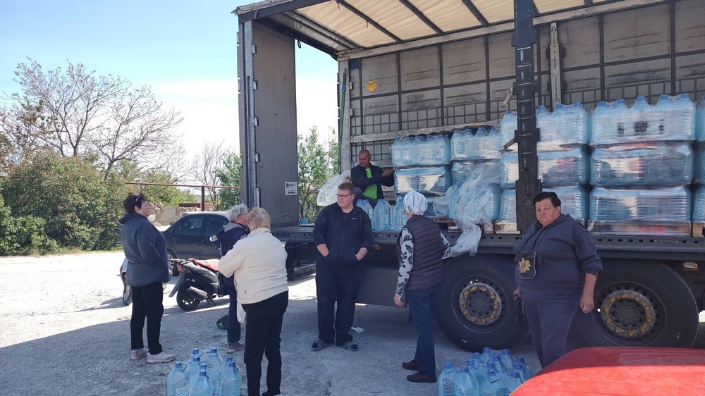 Ось так у Томаківці роздавали воду у п'ятницю