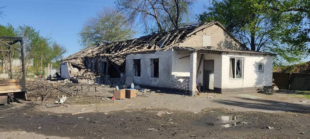 На Дніпропетровщині сьогодні окупанти атакували базу дорожньої компанії: поранено працівників, знищено техніку