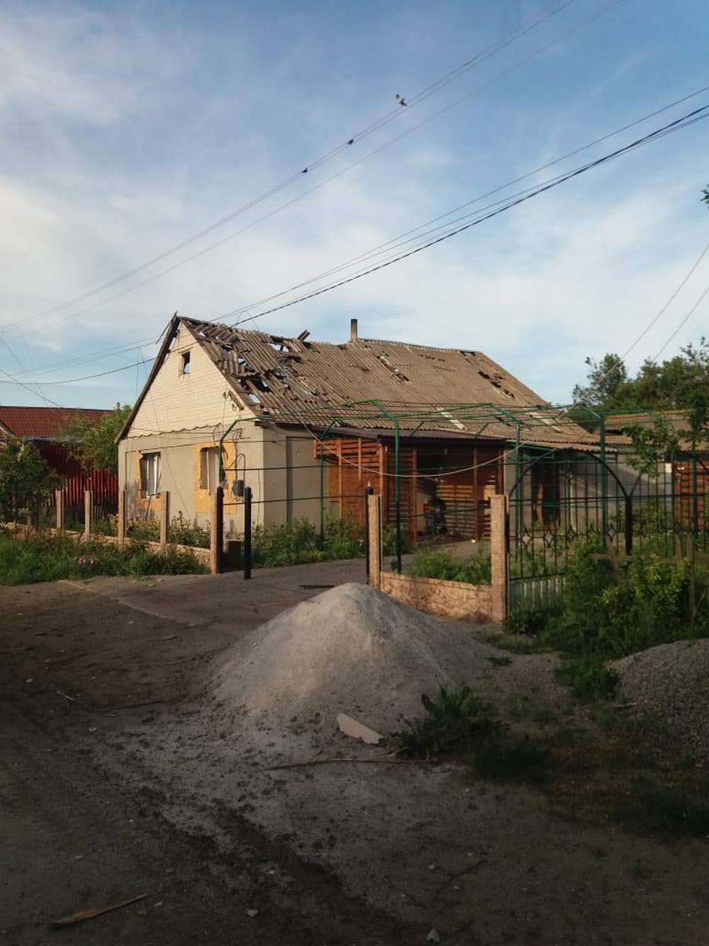 Ворог накрив Нікопольщину «Градом», бив по Кам’янському і Синельниківському районах, в області працювала ППО (фото)