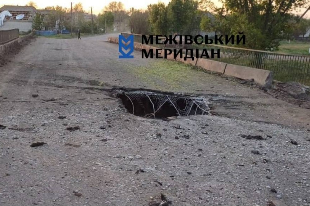 Окупанти розбомбили міст на Дніпропетровщині 
