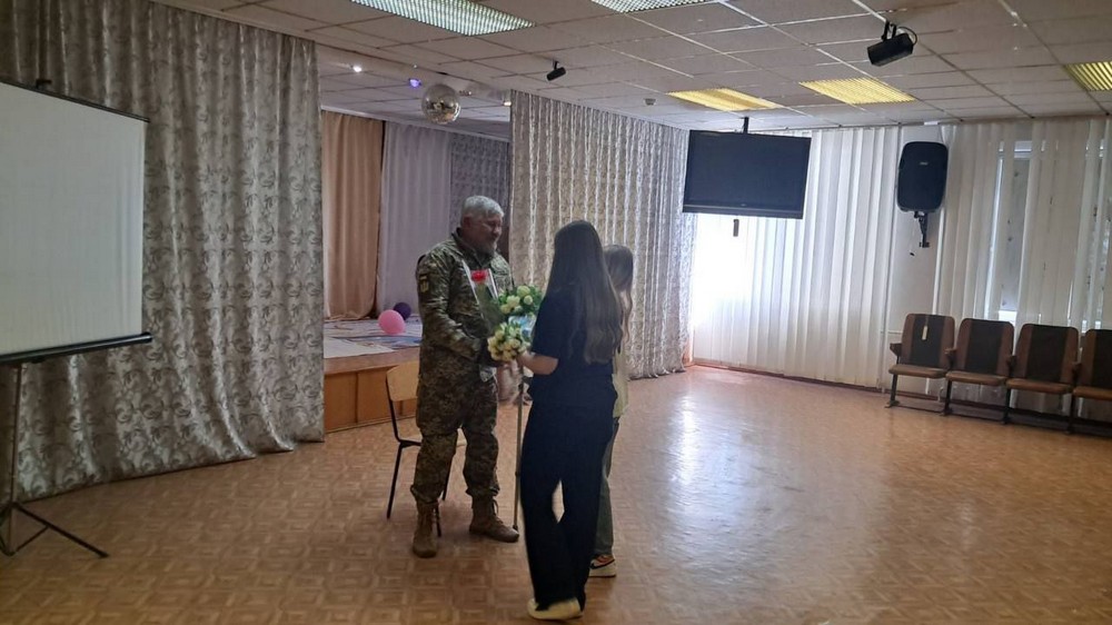 Зворушлива зустріч: у Томаківці ветерани поділилися досвідом з учнями ліцею