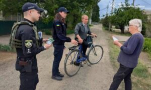 З мешканцями приватного сектору Нікополя, де під час пожежі було виявлено тіло чоловіка, провели бесіди (фото)