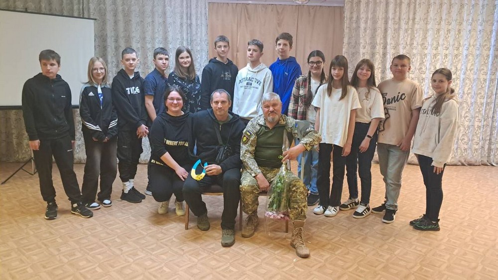 Зворушлива зустріч: у Томаківці ветерани поділилися досвідом з учнями ліцею