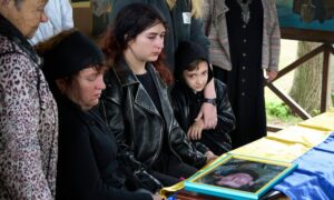 Навіть перебуваючи в полоні, не втрачав стійкості духу: у Нікополі сьогодні провели в останню путь Захисника