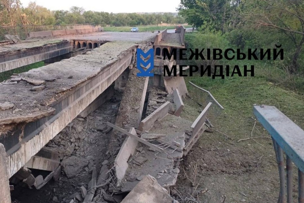 Окупанти розбомбили міст на Дніпропетровщині у Новопавлівській громаді 1 Окупанти розбомбили міст на Дніпропетровщині у Новопавлівській громаді
