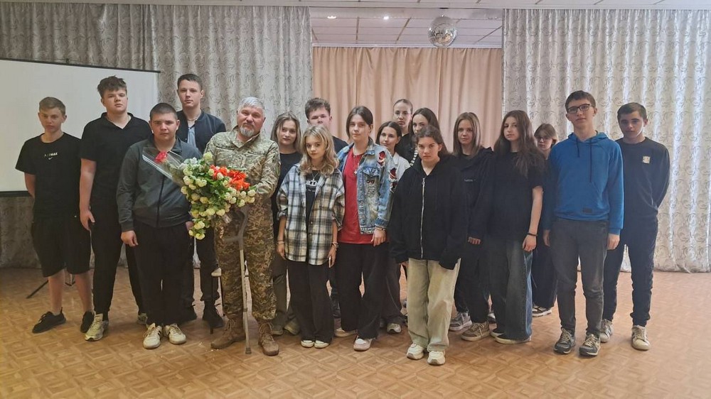 Зворушлива зустріч: у Томаківці ветерани поділилися досвідом з учнями ліцею