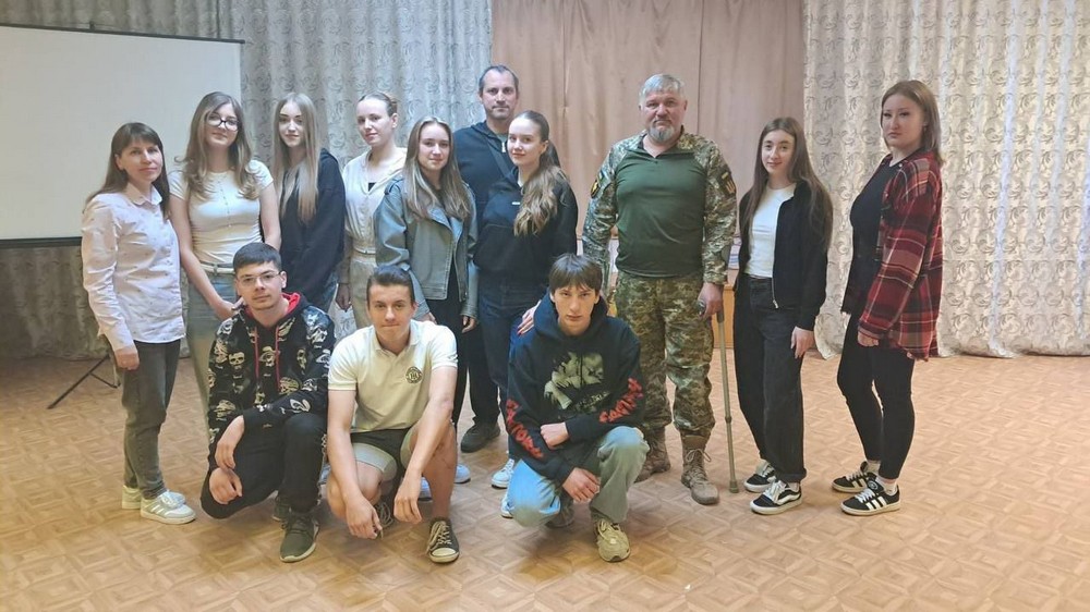 Зворушлива зустріч: у Томаківці ветерани поділилися досвідом з учнями ліцею