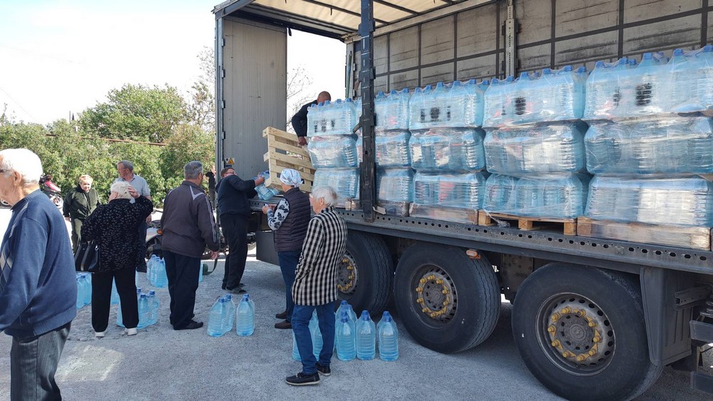 Ось так у Томаківці роздавали воду у п'ятницю