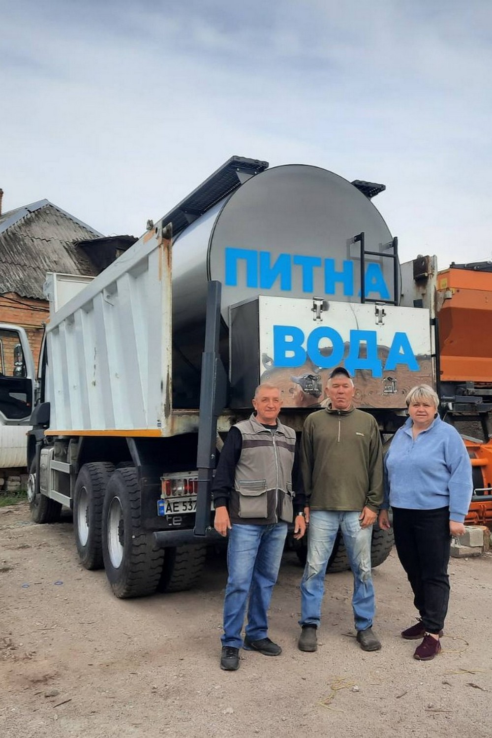 Томаківська громада отримала нову утеплену цистерну для перевезення води