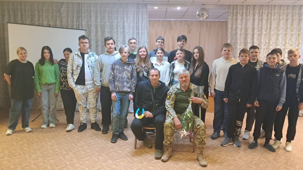 Зворушлива зустріч: у Томаківці ветерани поділилися досвідом з учнями ліцею