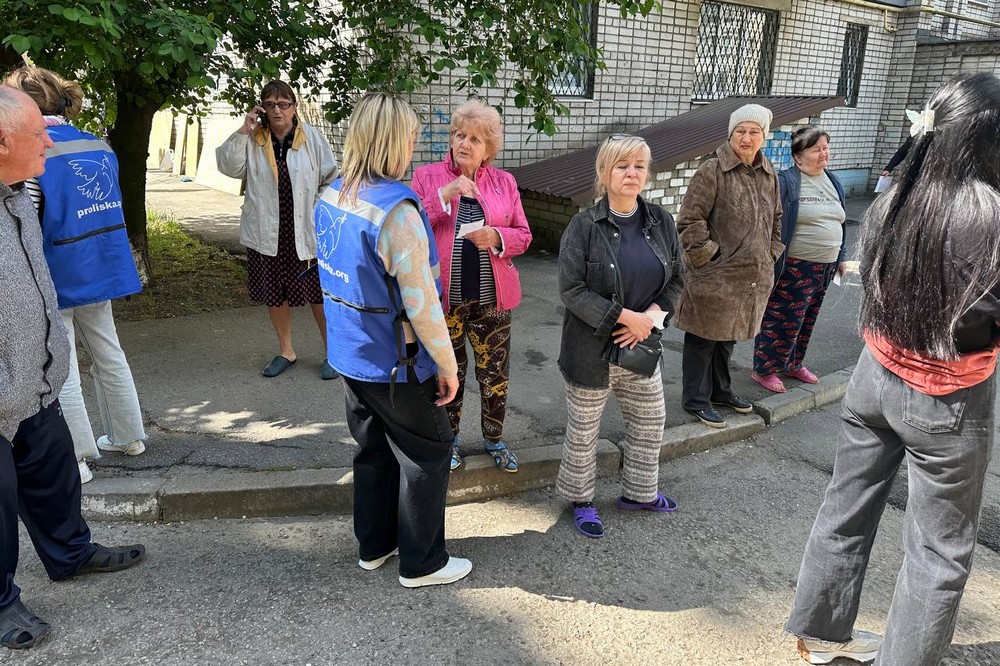 Обстріляли центр Нікополя, коли люди ще спали у своїх домівках