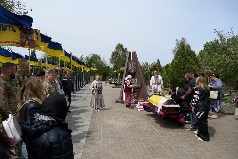 У Нікополі сьогодні провели в останню путь полеглого Захисника Олексія Якубенка: фото