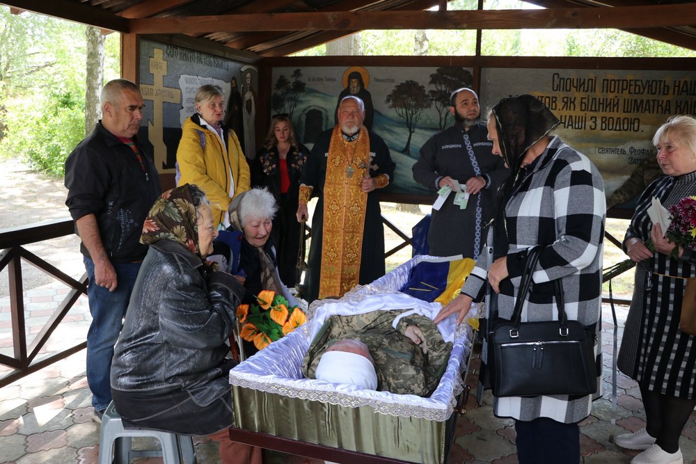 У Нікополі сьогодні провели в останню путь полеглого Героя: фото