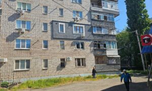 Обстріляли центр Нікополя, коли люди ще спали у своїх домівках: «Проліска» розповіла про ліквідацію наслідків чергової атаки