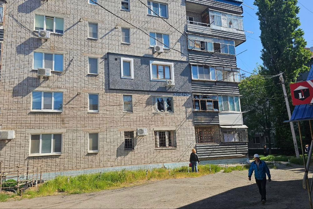 Обстріляли центр Нікополя, коли люди ще спали у своїх домівках: «Проліска» розповіла про ліквідацію наслідків чергової атаки
