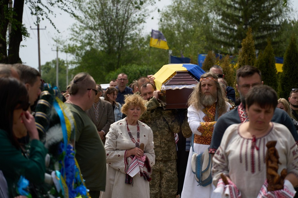 У Нікополі сьогодні провели в останню путь полеглого Захисника Олексія Якубенка: фото
